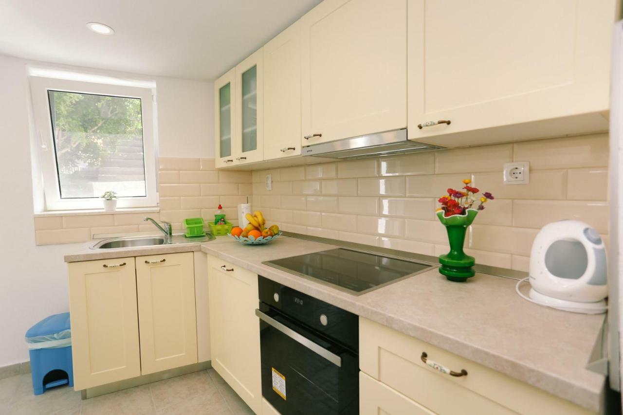 Apartment Sunce Каштела Экстерьер фото
