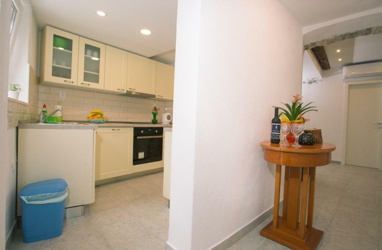 Apartment Sunce Каштела Экстерьер фото