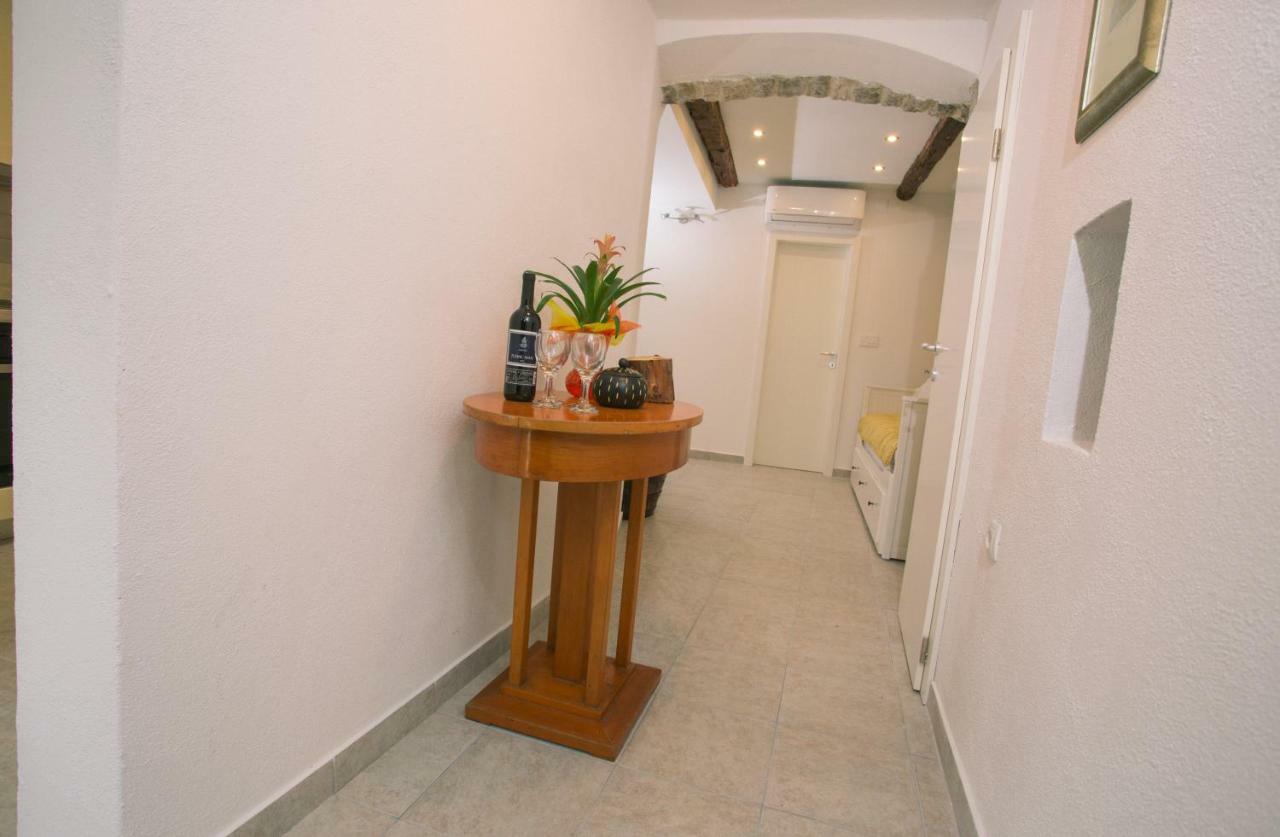 Apartment Sunce Каштела Экстерьер фото
